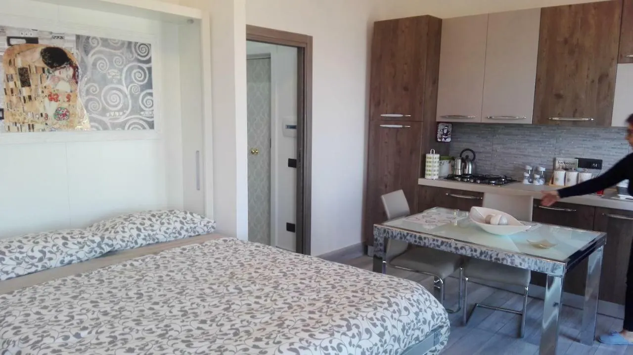 Suite Estasi نابولي 0*,  إيطاليا